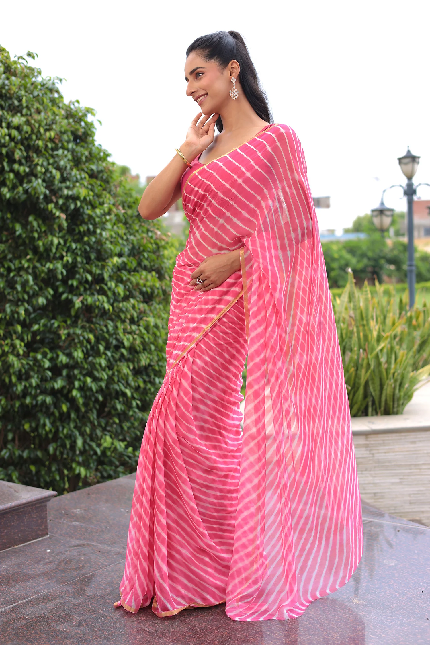 Leheriya Chiffon Saree with Zari border - Image 12
