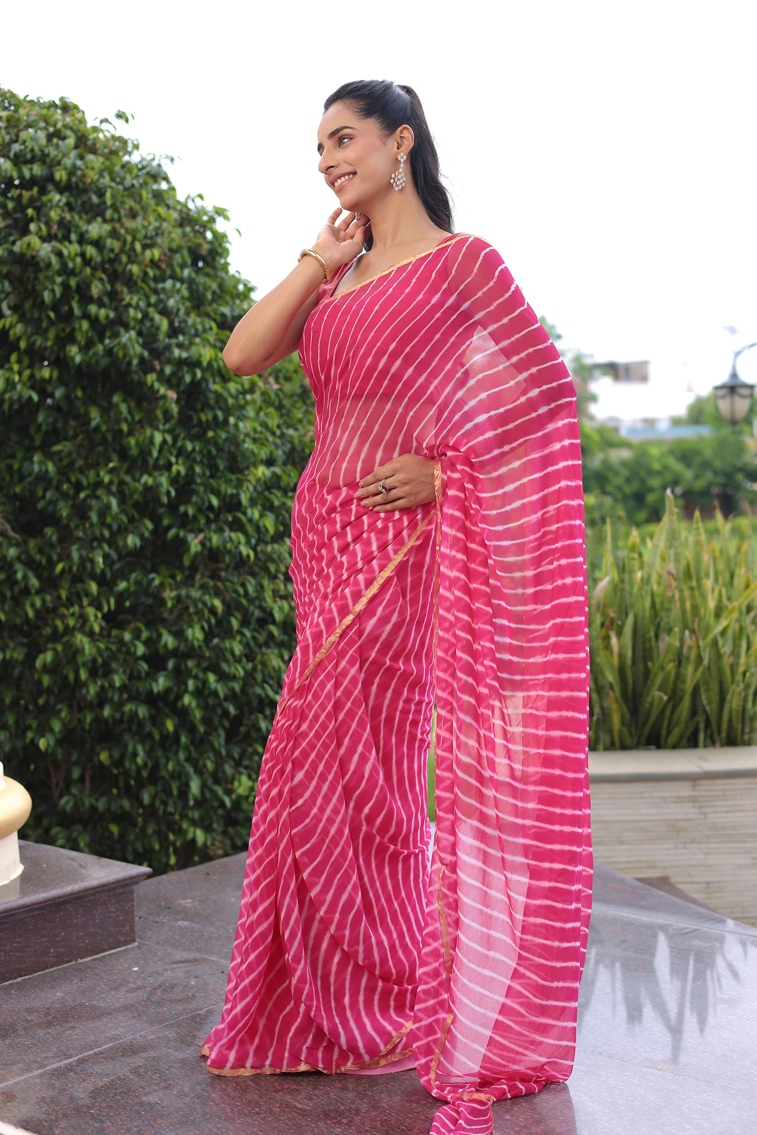 Leheriya Chiffon Saree with Zari border - Image 5