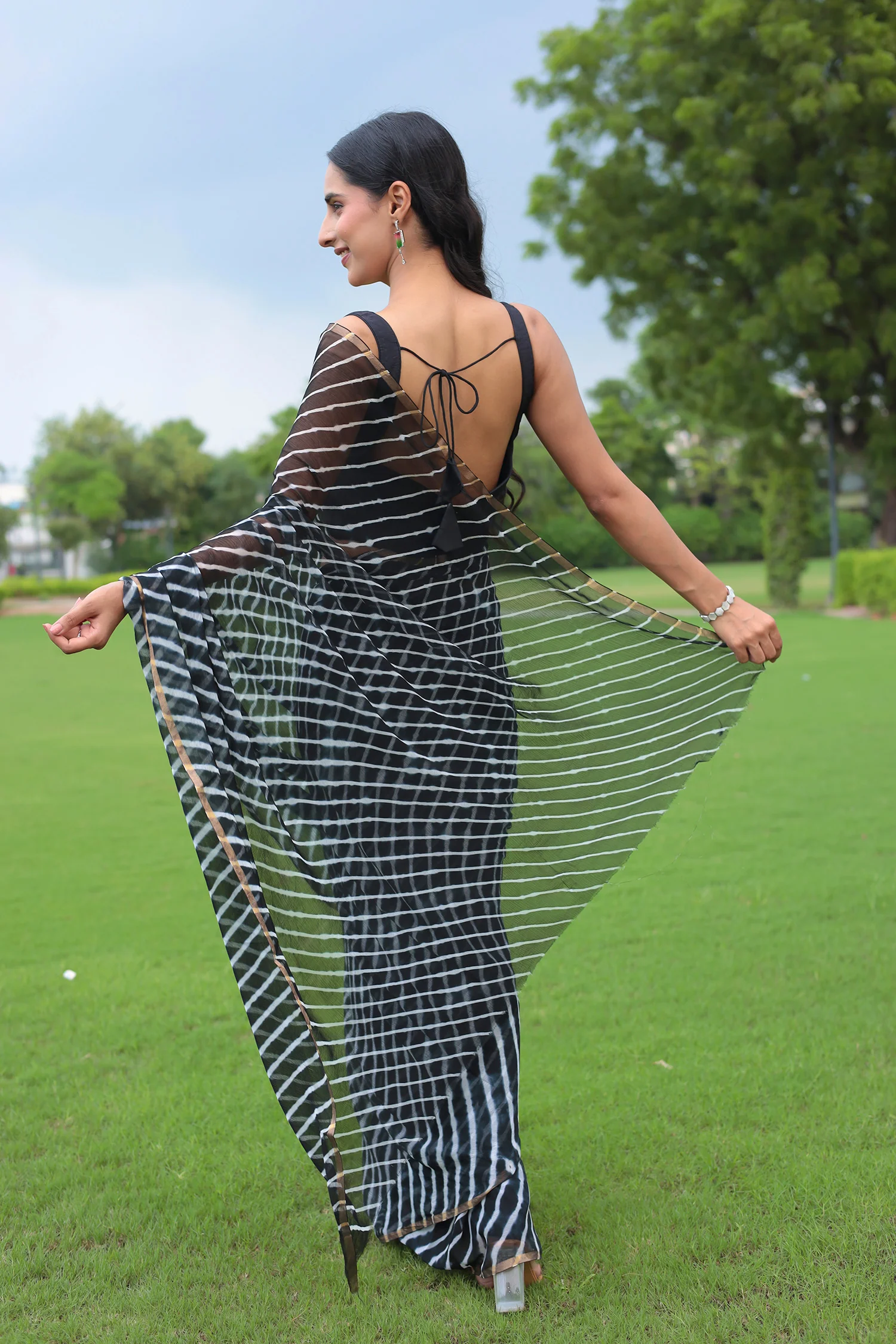 Leheriya Chiffon Saree with Zari border - Image 13