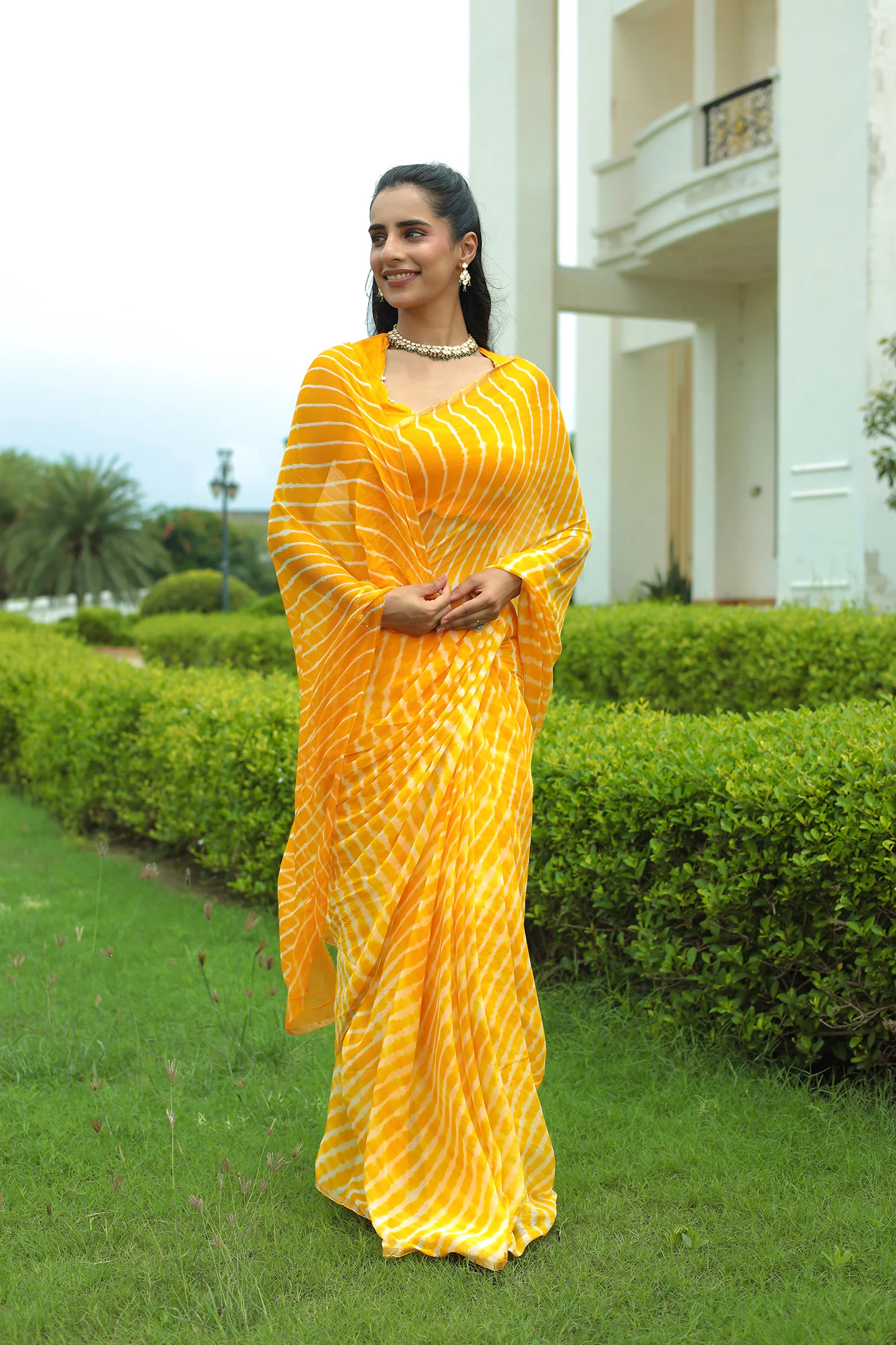 Leheriya Chiffon Saree with Zari border - Image 3