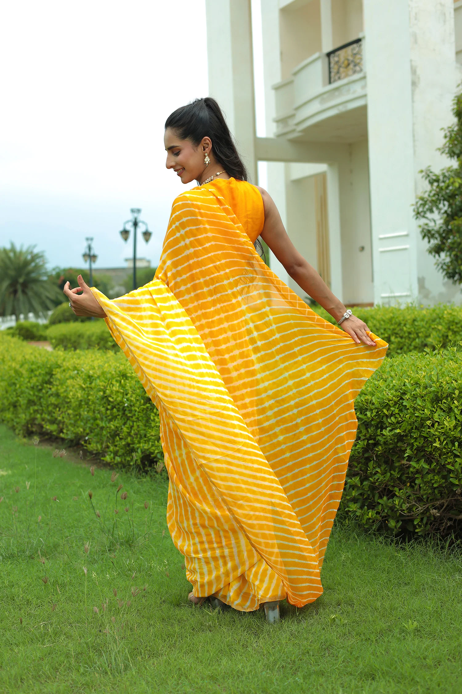 Leheriya Chiffon Saree with Zari border - Image 6