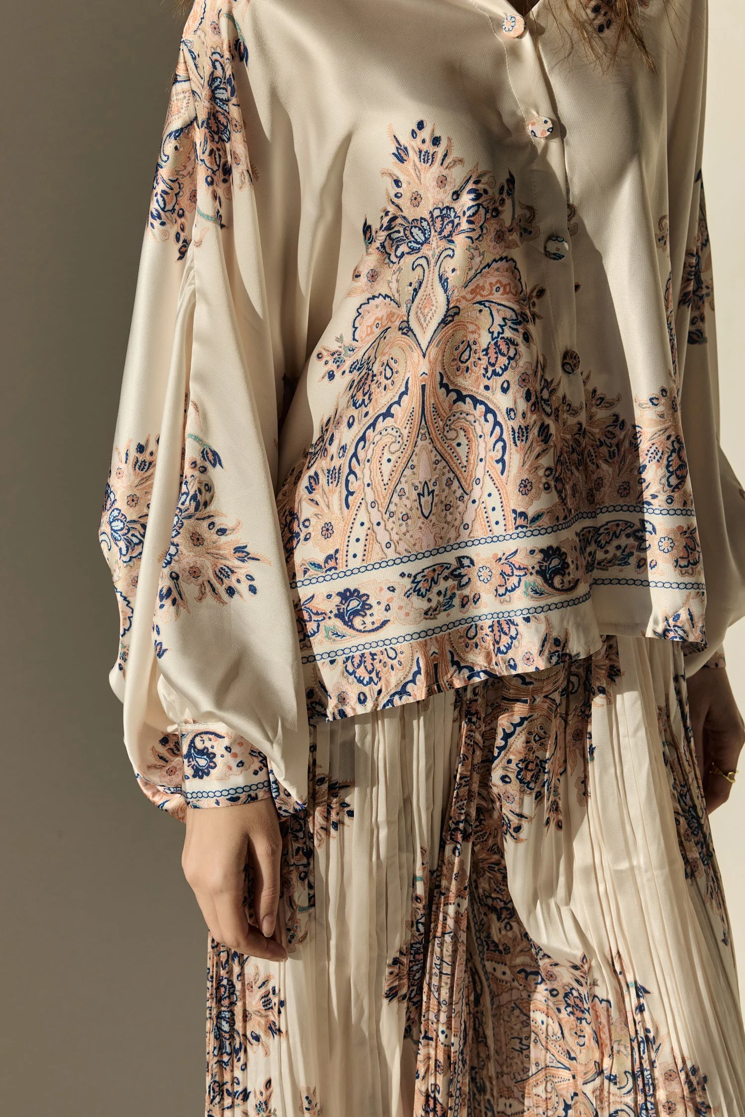 Floral Print Satin Co Ords With Pleated Pant - Image 4