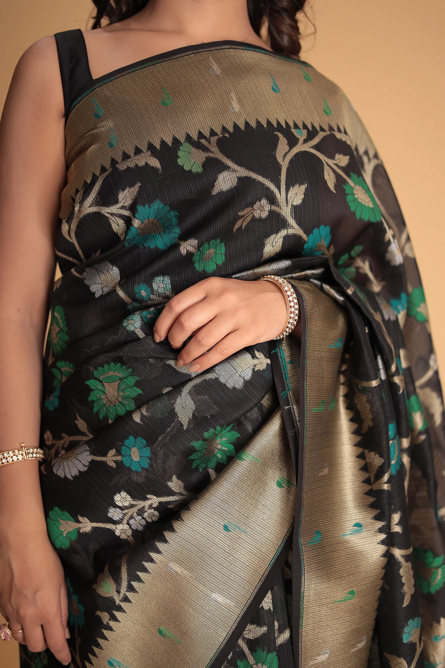 Hand Woven Organza Pure Silk Saree - Image 4