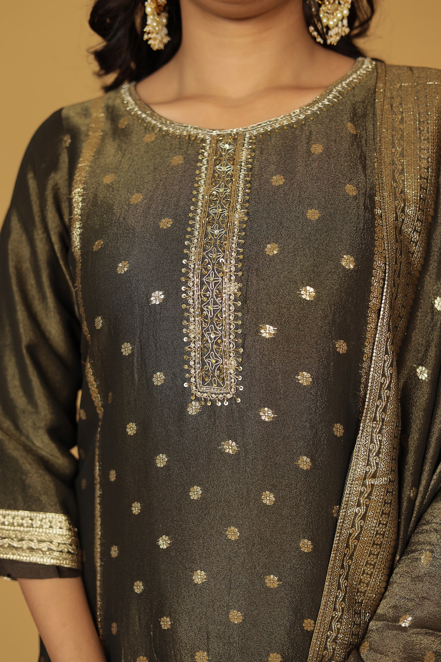 Banarasi Shimmer Tissue Kurta Set with Pearl and Zardozi work - Image 4