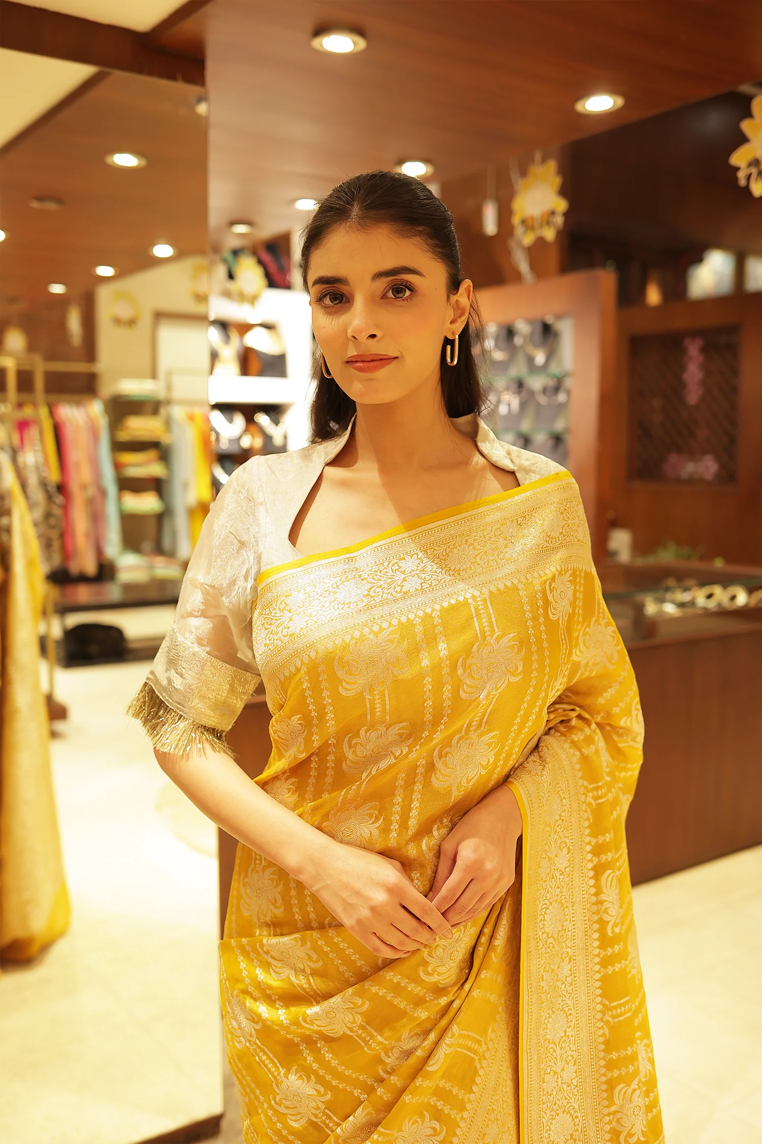 Gold Handloom Silk Saree - Image 3