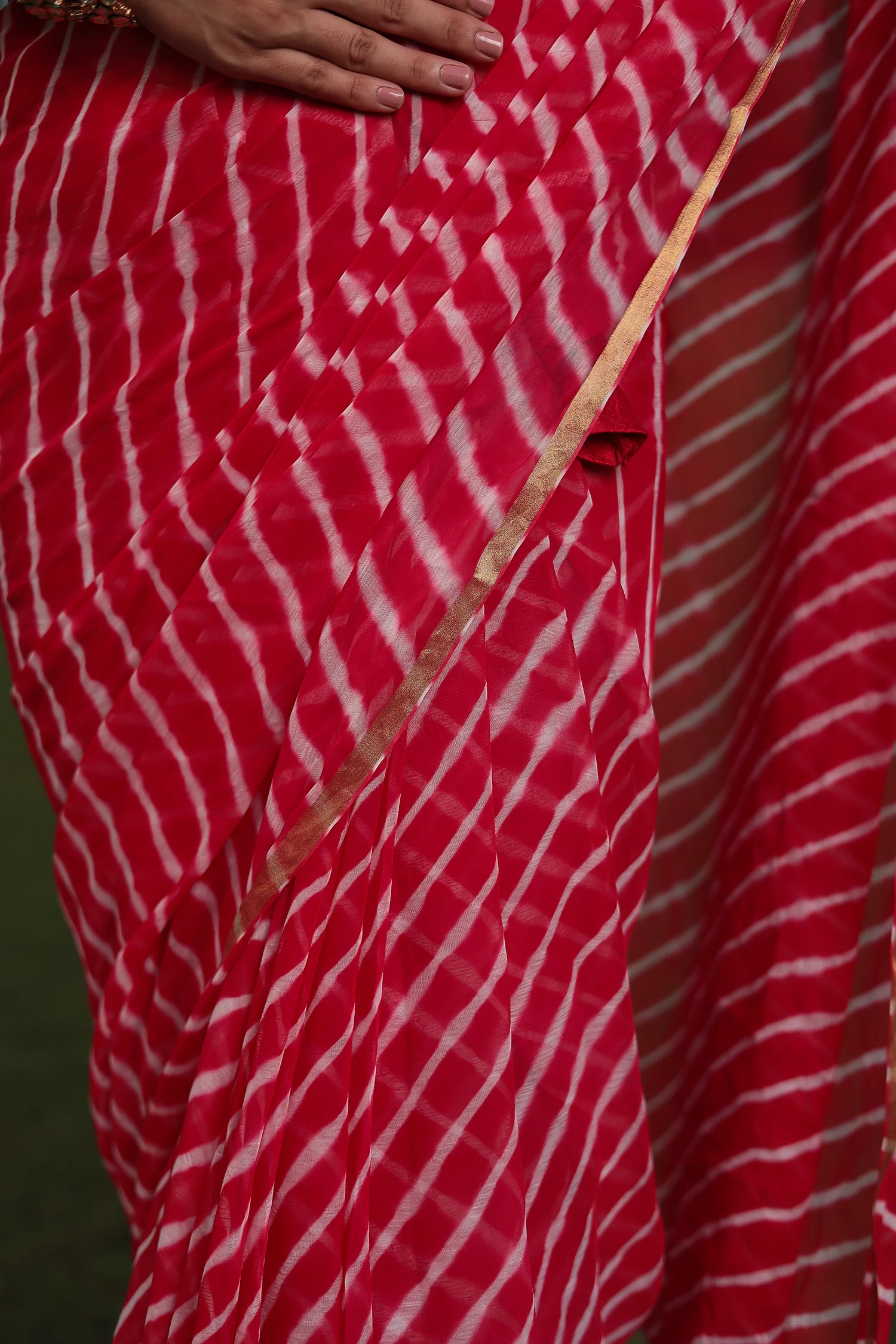Leheriya Chiffon Saree with Zari Border - Image 4