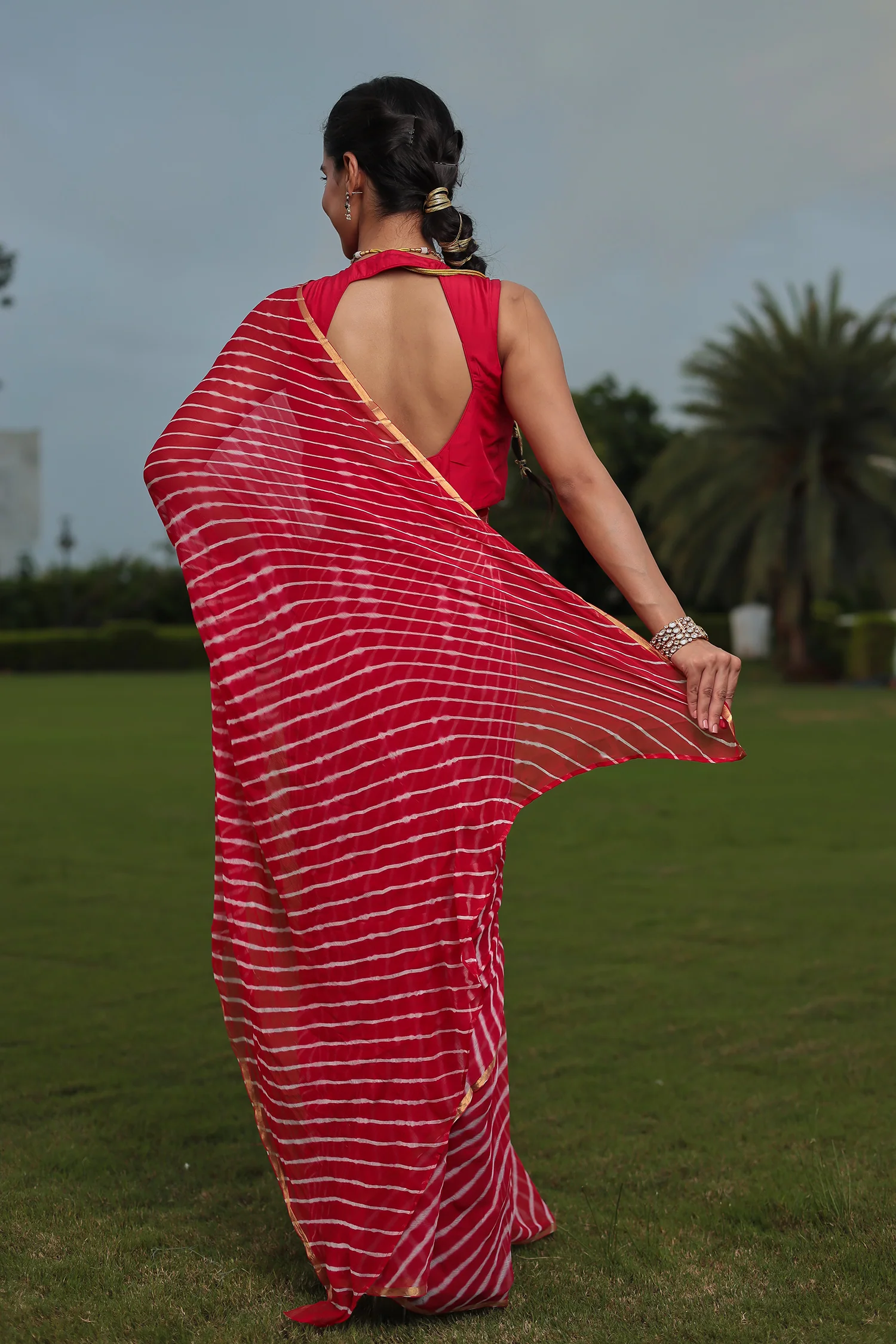 Leheriya Chiffon Saree with Zari Border - Image 6