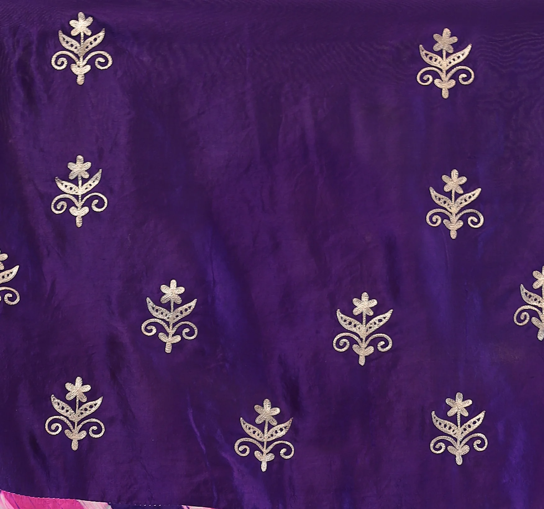 Leheriya Tussar Silk Saree with Aari work - Image 7