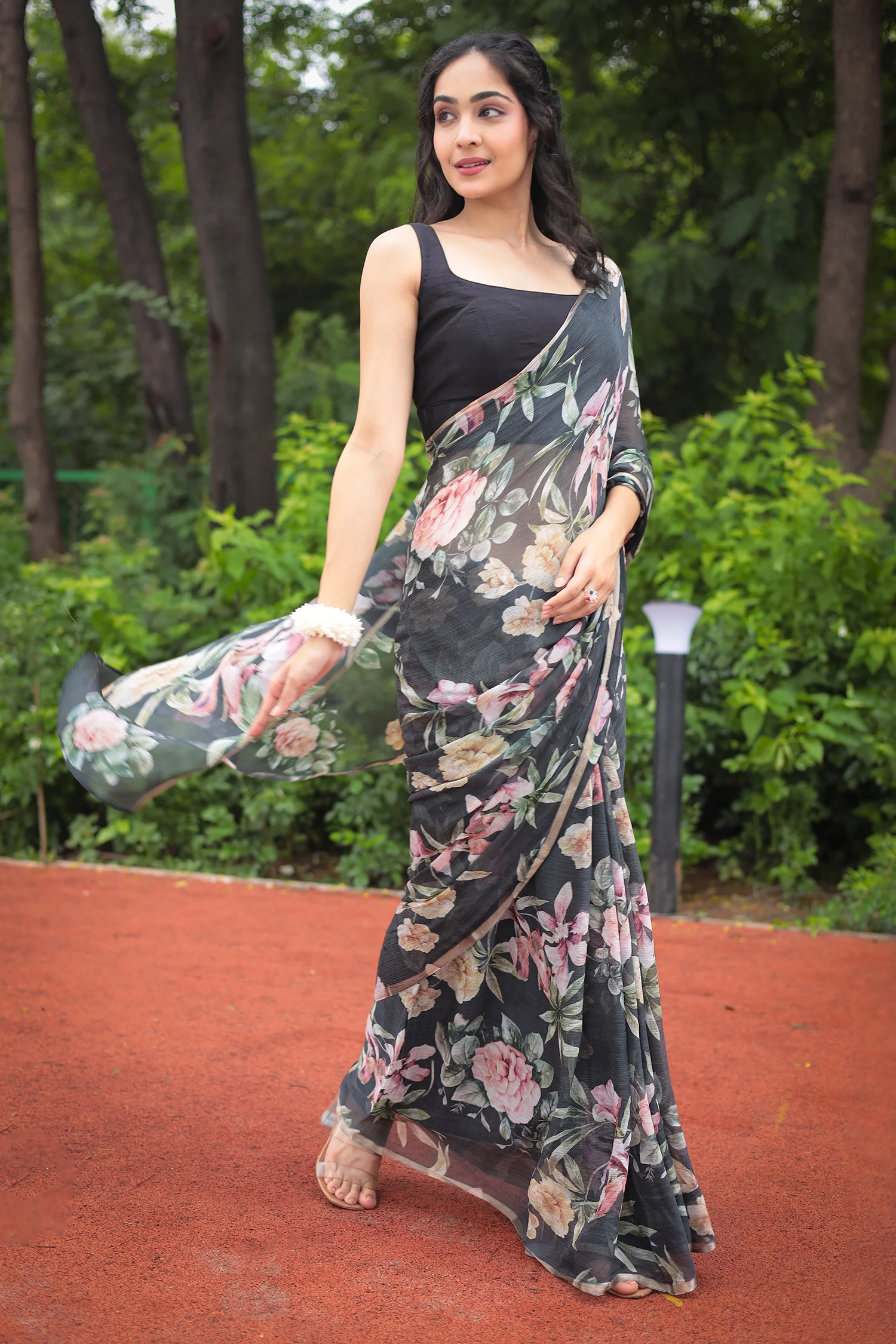 Floral Printed Chiffon Saree - Image 3