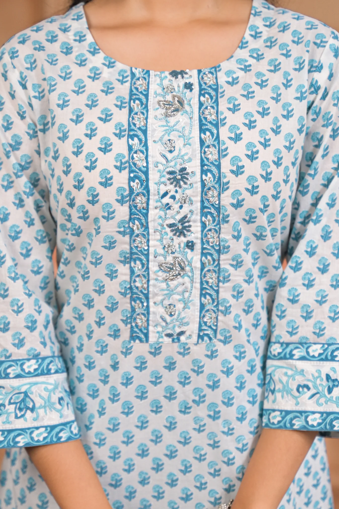 Printed Cotton Kurta Set with Aari, Thread and Zardozi work - Image 4