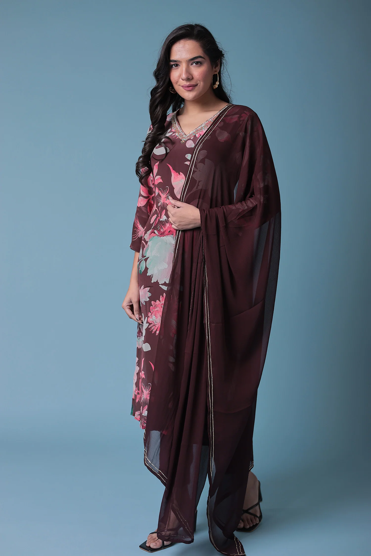 Printed Silk Blend Kurta Set with Embroidered work - Image 5