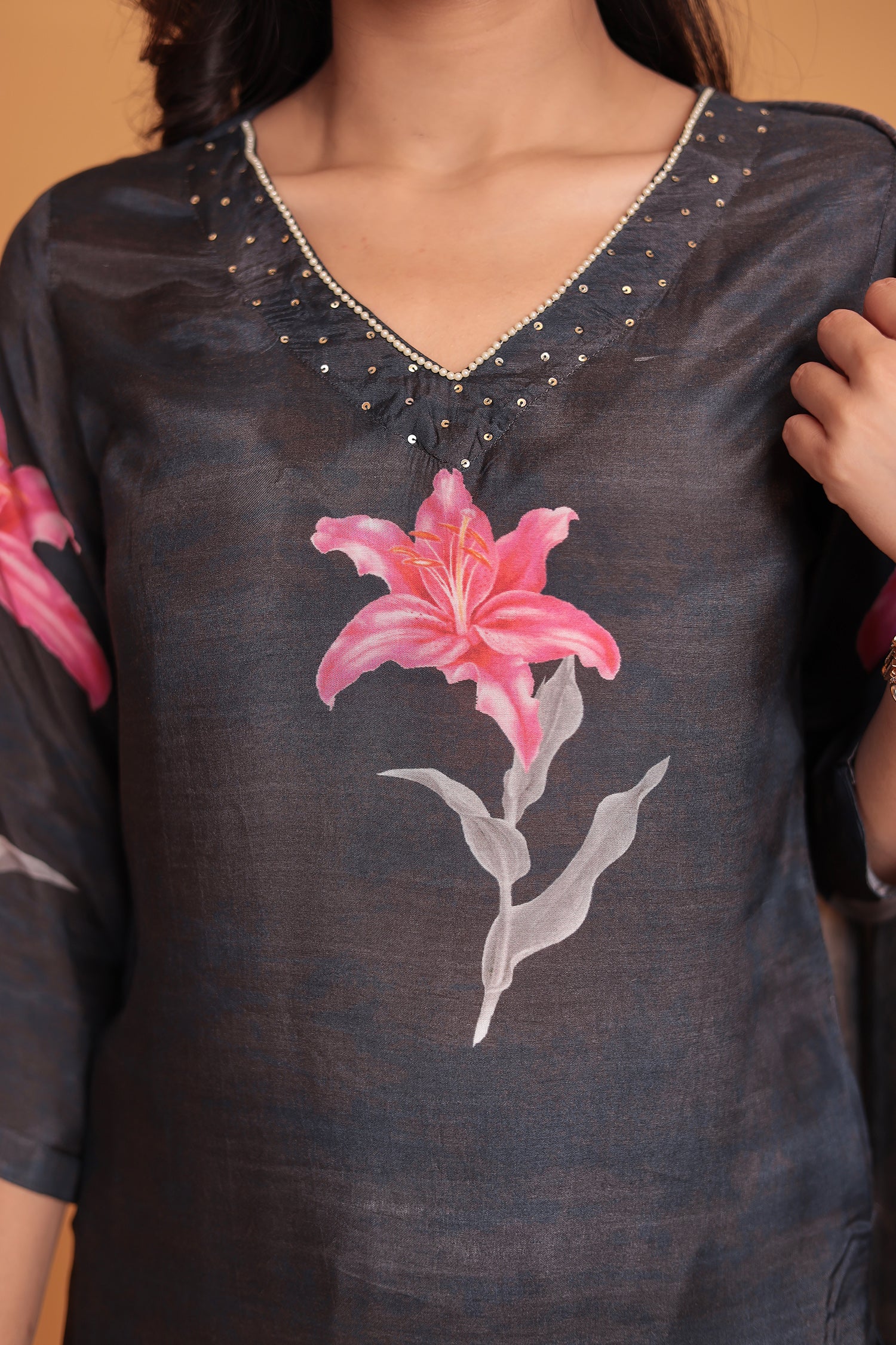 Printed Silk Blend Kurta Set with Pearl and Sequins work - Image 4