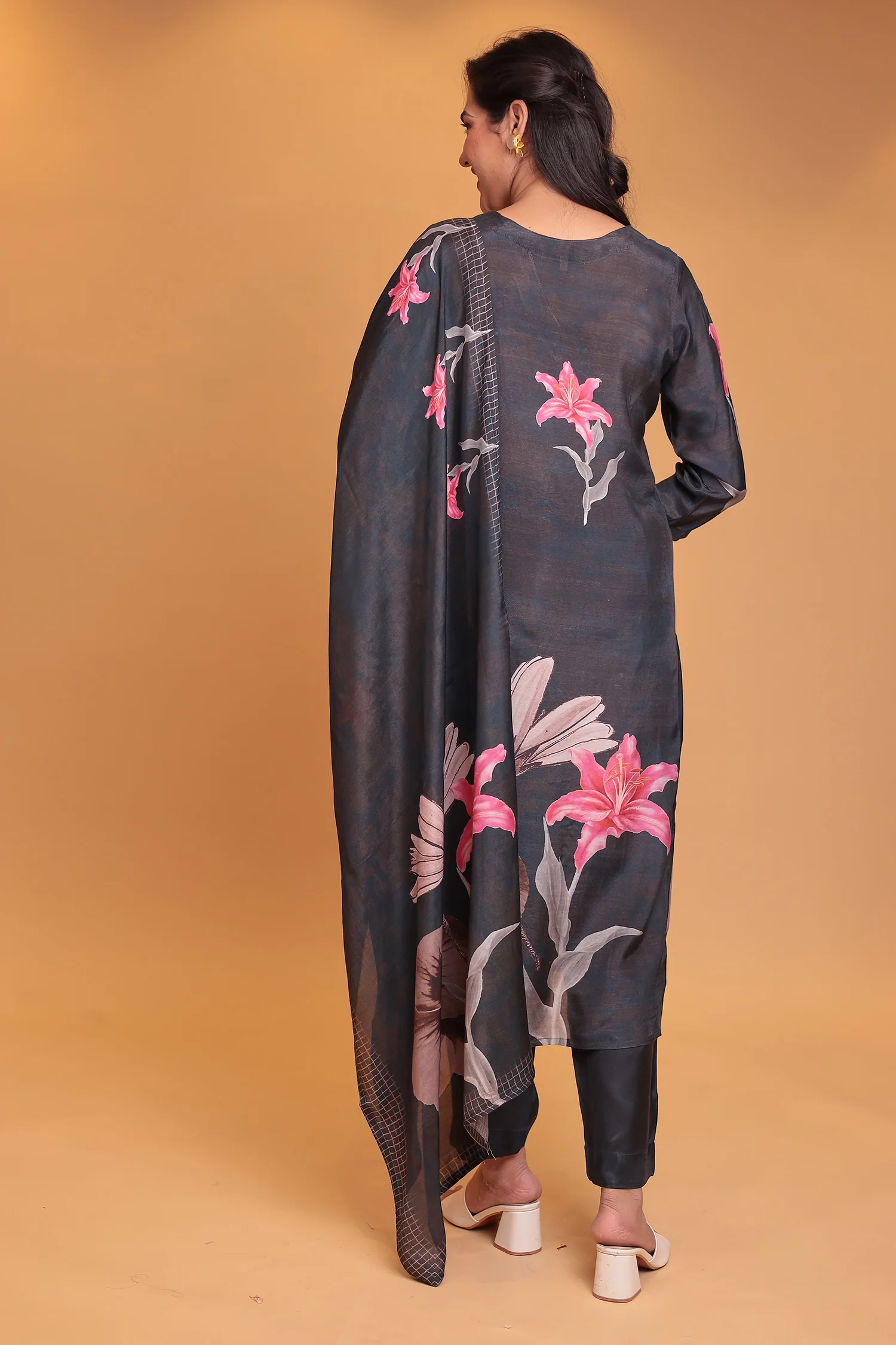 Printed Silk Blend Kurta Set with Pearl and Sequins work - Image 6