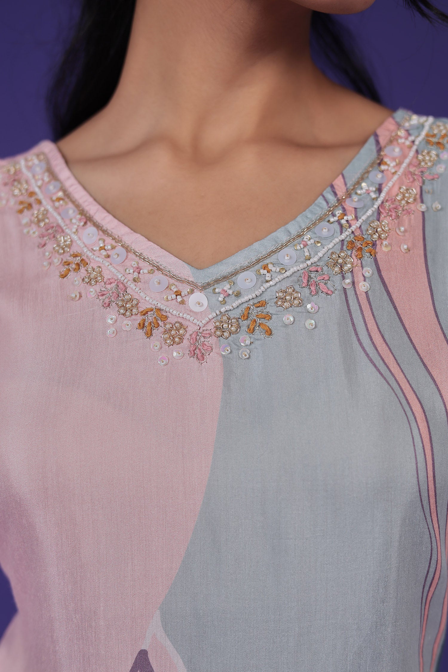 Printed Silk Blend 2 Pcs Kurta Set with Embroidered work - Image 4