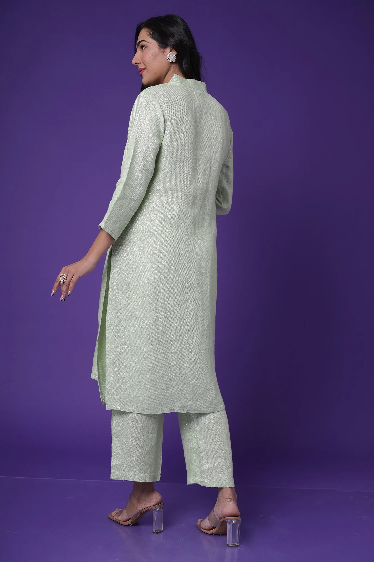 Shimmer Linen Kurta Set with Embroidered work - Image 7