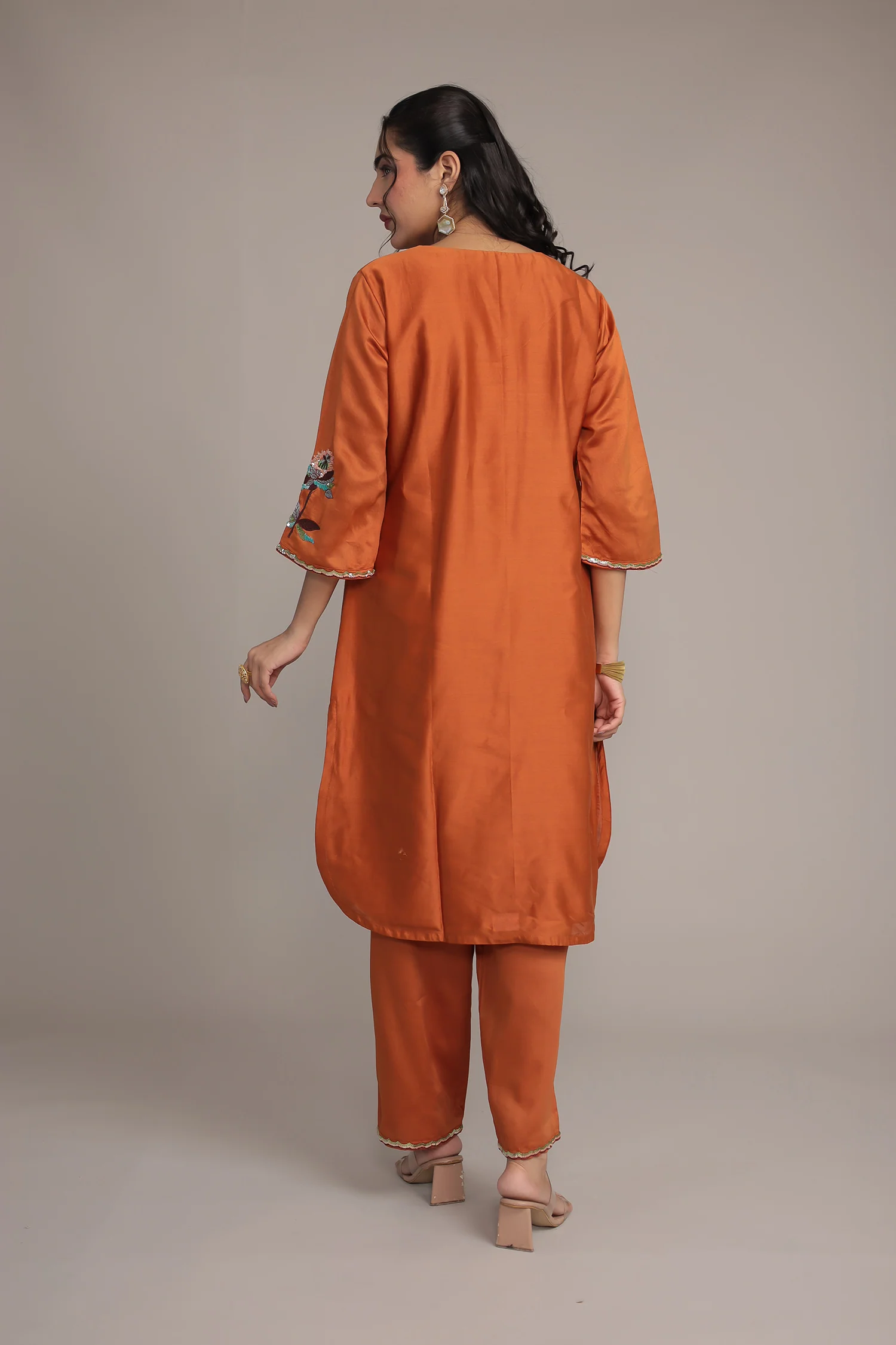 Silk Suit Featuring Fine Embroidery and Sequins Embellishment - Image 6