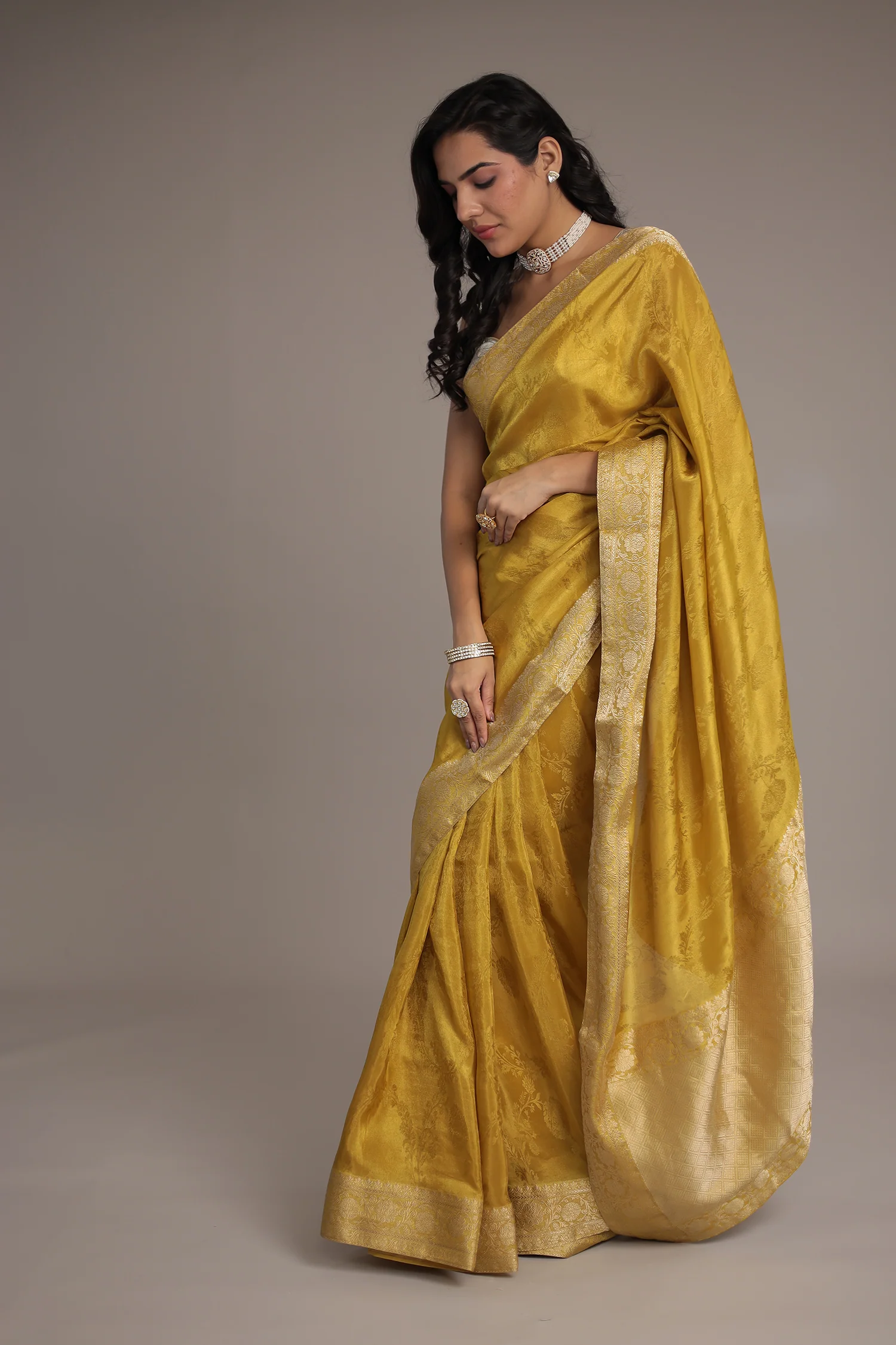 Luxurious Shimmer Tissue Saree with Traditional Handwoven Touch - Image 5